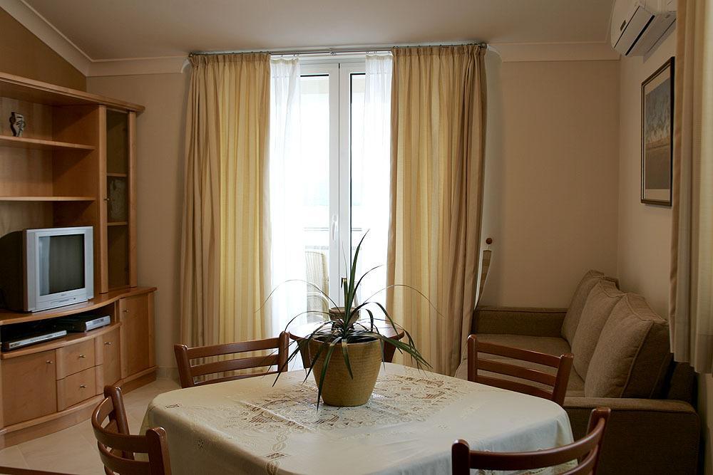 Villa Koala Apartments Zaboric Oda fotoğraf
